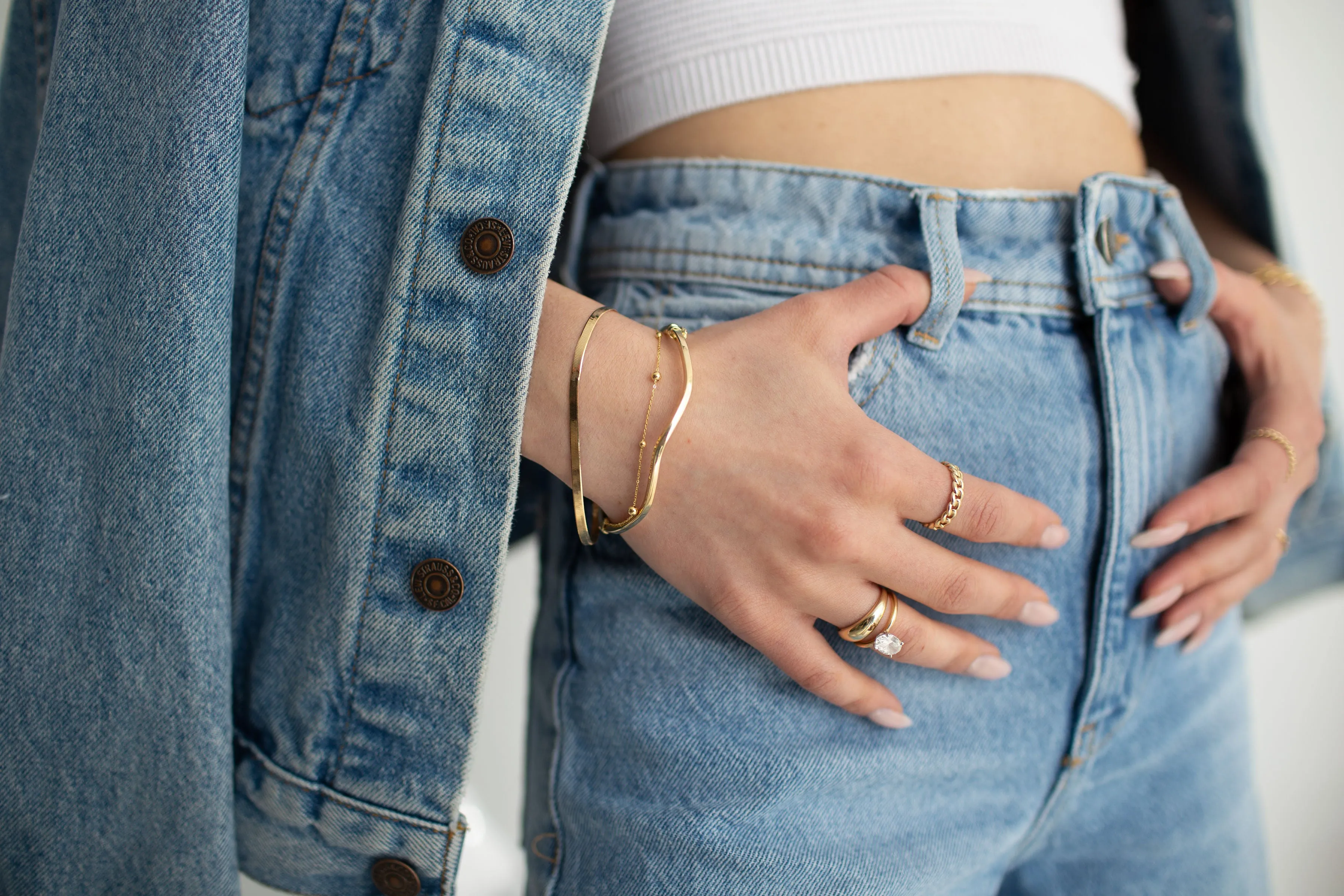 10K Gold Wavy Bangle